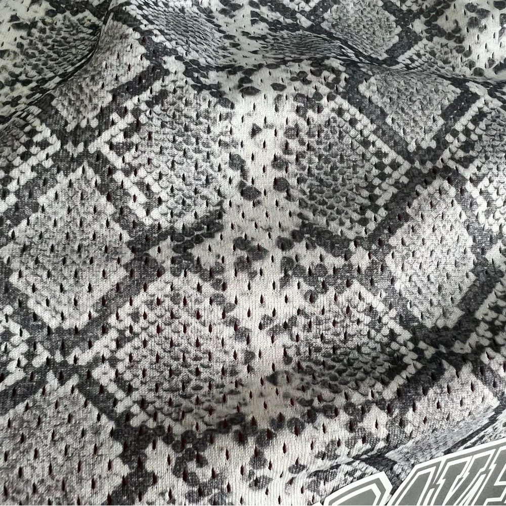 Bravest Studio Size XXL Grey Silver Snakeskin Patterned Shorts NEW